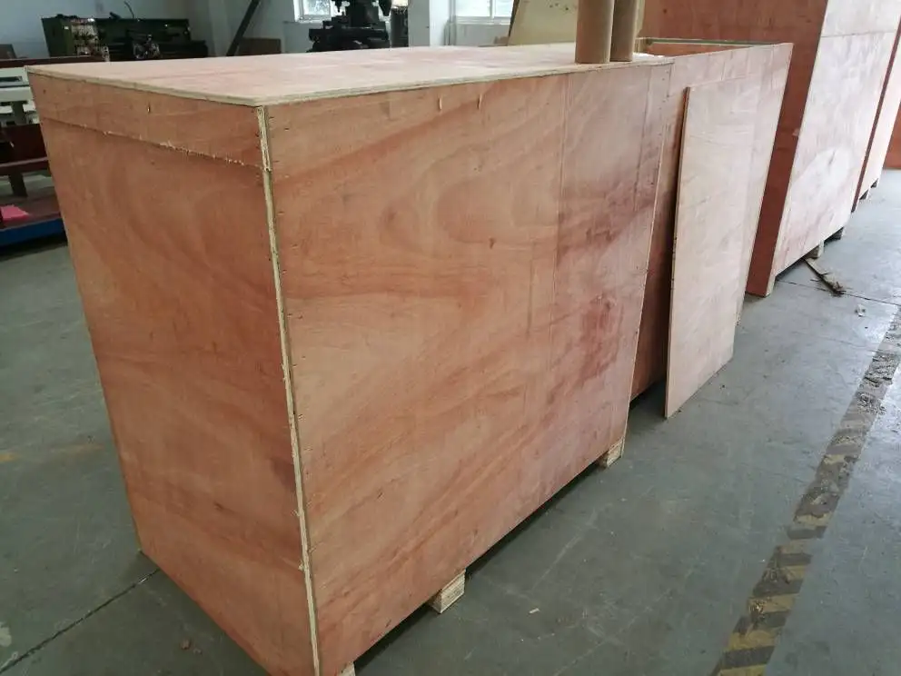 máquina con paquete de madera